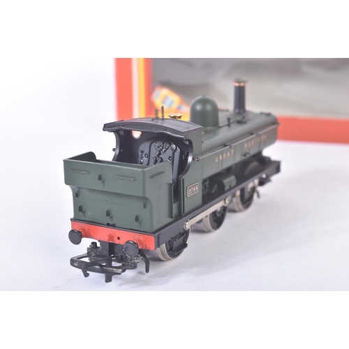 171 - Two vintage Hornby OO gauge model railway trainset locomotive engines comprising; R261 Southern Rail... 