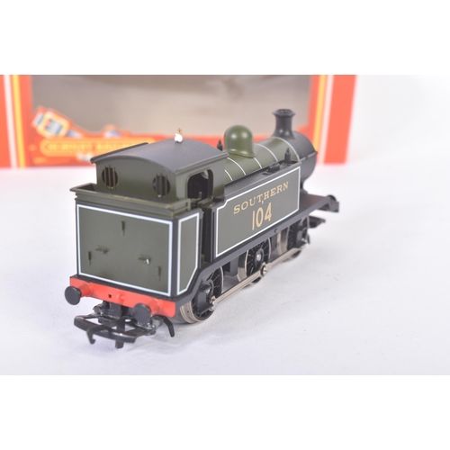 171 - Two vintage Hornby OO gauge model railway trainset locomotive engines comprising; R261 Southern Rail... 