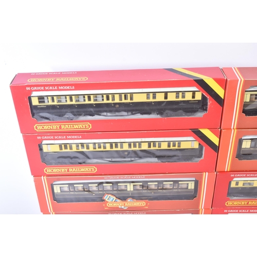 177 - A collection of x8 vintage Hornby OO gauge model railway trainset locomotive rolling stock coaches /... 