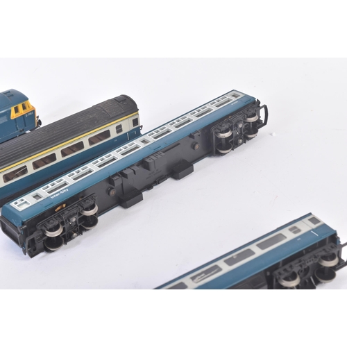 184 - A collection of vintage Hornby OO gauge model railway diesel trainset locomotive engines and carriag... 