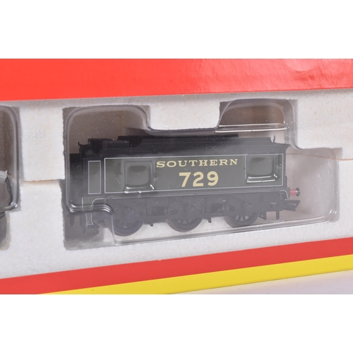 189 - An original Hornby OO gauge model railway trainset locomotive engine No. R2711 Southern Railways 4-4... 