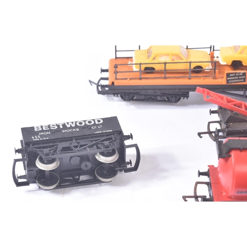 191 - A collection of assorted OO gauge model railway trainset locomotive rolling stock wagons. Largely Tr... 