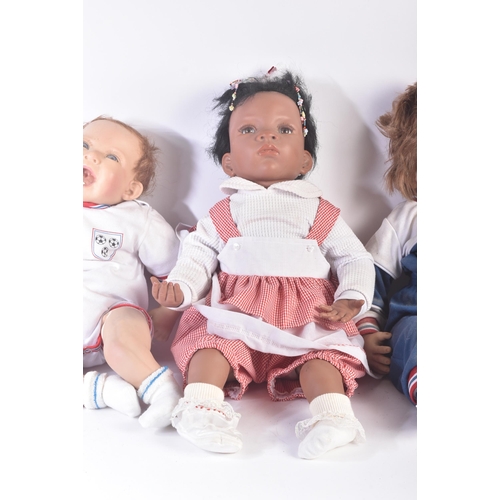 195 - Dolls - Ashton Drake - a collection of x3 'lifelike' baby dolls (likely) by Ashton Drake. All larger... 