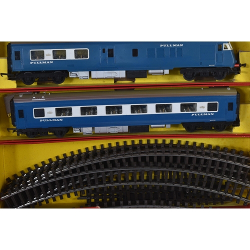 198 - An original vintage Hornby 00 gauge model railway trainset locomotive set ' The Blue Pullman ' with ... 