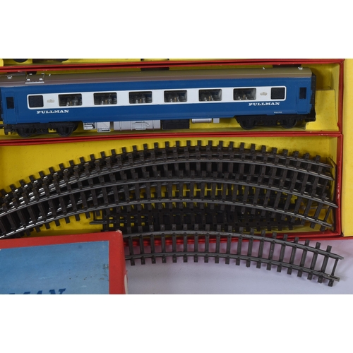 198 - An original vintage Hornby 00 gauge model railway trainset locomotive set ' The Blue Pullman ' with ... 