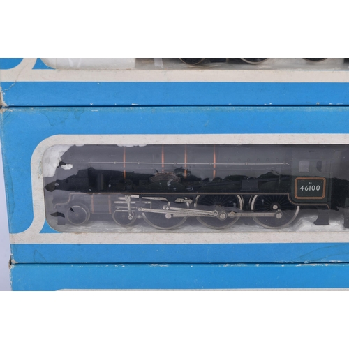 202 - A collection of x3 original Airfix 00 gauge model railway trainset locomotive engines comprising; GW... 