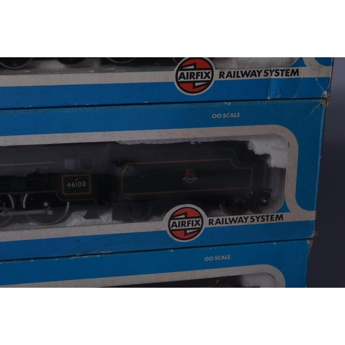 202 - A collection of x3 original Airfix 00 gauge model railway trainset locomotive engines comprising; GW... 