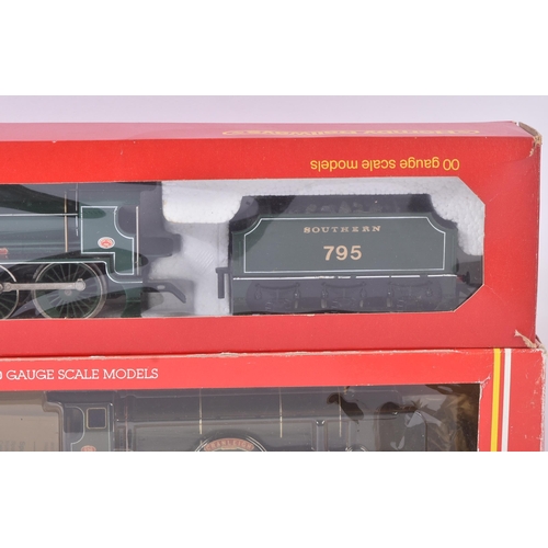 204 - Two vintage Hornby OO gauge model railway trainset locomotive engines comprising; R154 Southern Rail... 