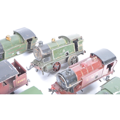 209 - A collection of assorted vintage Hornby O gauge tinplate clock model railway trainset locomotive ext... 