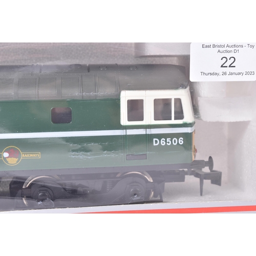 22 - An original Lima made O gauge model railway diesel trainset locomotive engine No. 216576 Class 33 D6... 