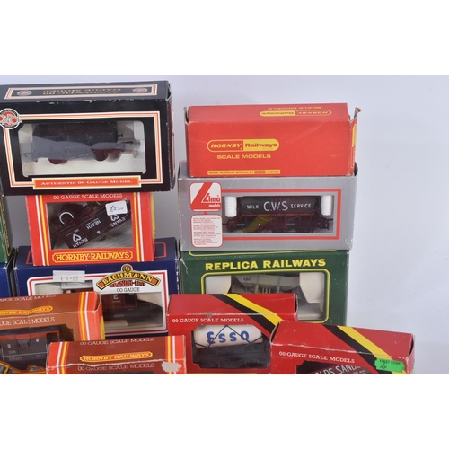 229 - A collection of assorted OO gauge model railway trainset locomotive rolling stock wagons. Boxed exam... 