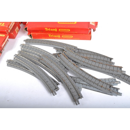 236 - A collection of assorted vintage Triang / Tri-ang 00 gauge model railway trackside accessories and t... 