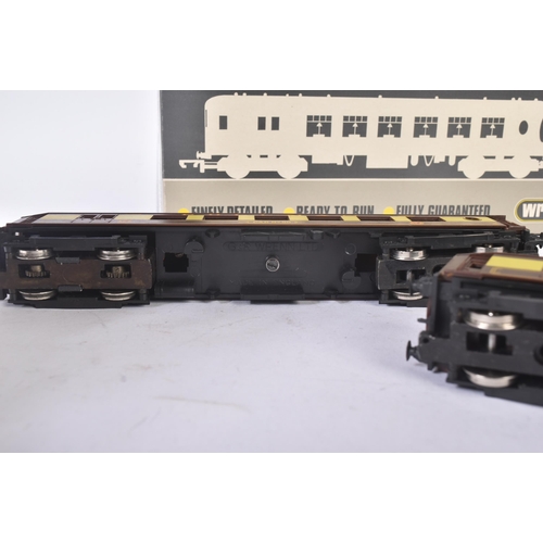 265 - An original Wrenn Railways made OO gauge model railway locomotive trainset The Brighton Belle. The s... 