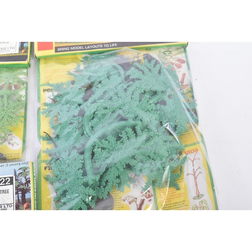 267 - A collection of vintage Britain's plastic tree models for model farm layouts / OO gauge trackside sc... 