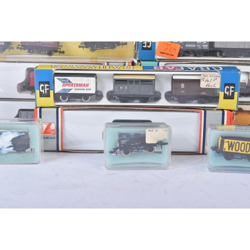 271 - A collection of assorted N gauge model railway trainset locomotive rolling stock wagons by makers Li... 