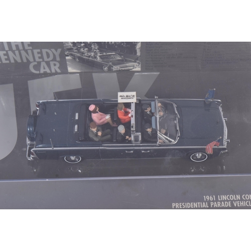 284 - An original Minichamps 1/43 scale boxed diecast model of the 1961 Lincoln Continental Presidential P... 