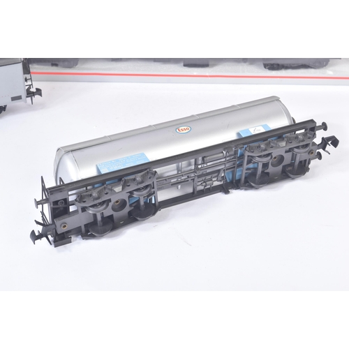 289 - A collection of x6 Lima O gauge model railway trainset locomotive rolling stock wagons to include; C... 