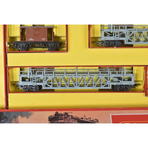 29 - An original vintage Triang / Hornby OO gauge model railway trainset locomotive electric set No. RS.6... 