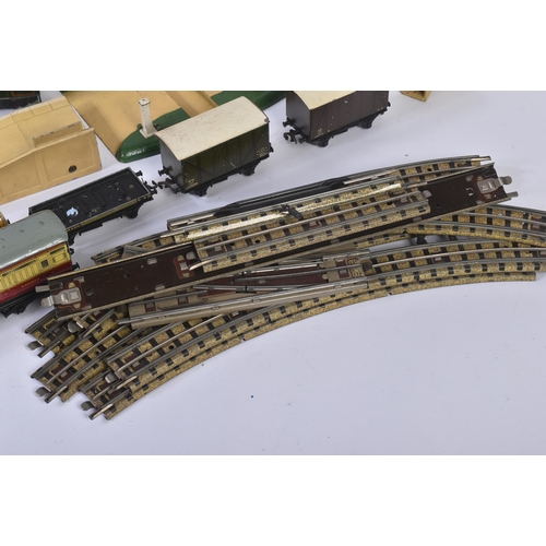 302 - A collection of assorted vintage Hornby Dublo model railway trainset locomotives, rolling stock and ... 