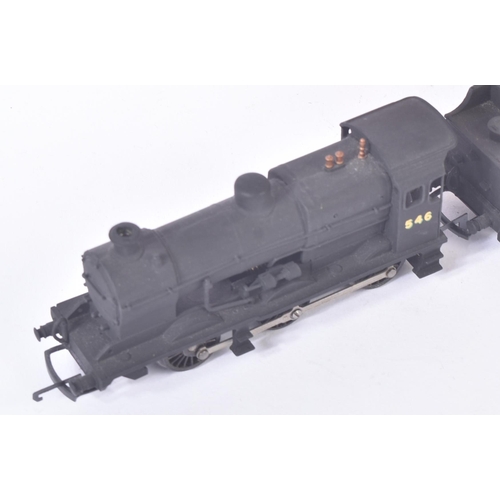 307 - Two kit built Wills Finecast OO gauge model railway trainset locomotive engines comprising; Southern... 