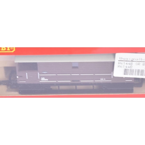 312 - A collection of Hornby OO gauge model railway trainset locomotive rolling stock to include; Southern... 