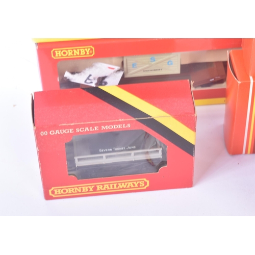 312 - A collection of Hornby OO gauge model railway trainset locomotive rolling stock to include; Southern... 