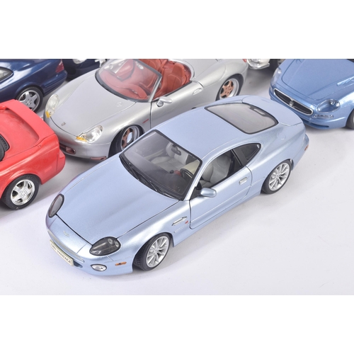 317 - A collection of x10 assorted 1/18 scale loose diecast model cars by makers Burago / Bburago, Maisto,... 