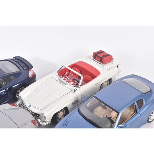 317 - A collection of x10 assorted 1/18 scale loose diecast model cars by makers Burago / Bburago, Maisto,... 