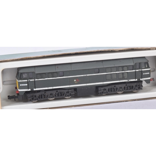 318 - A collection of assorted N gauge model railway trainset locomotive engines to include; Lima Class 31... 