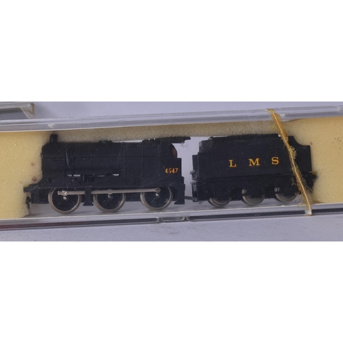 318 - A collection of assorted N gauge model railway trainset locomotive engines to include; Lima Class 31... 