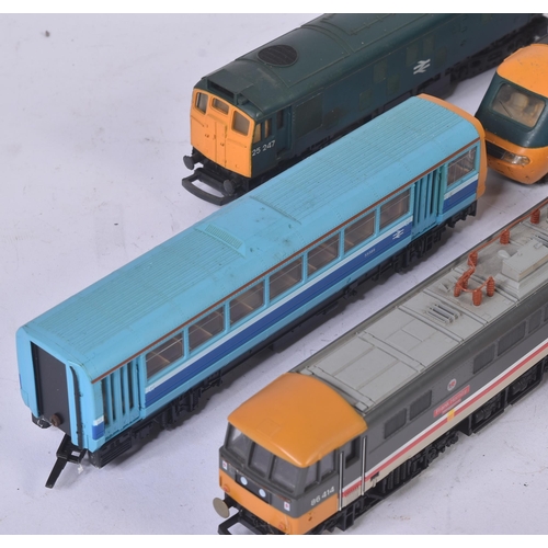 324 - A collection of assorted Hornby OO gauge model railway trainset diesel locomotive engines comprising... 