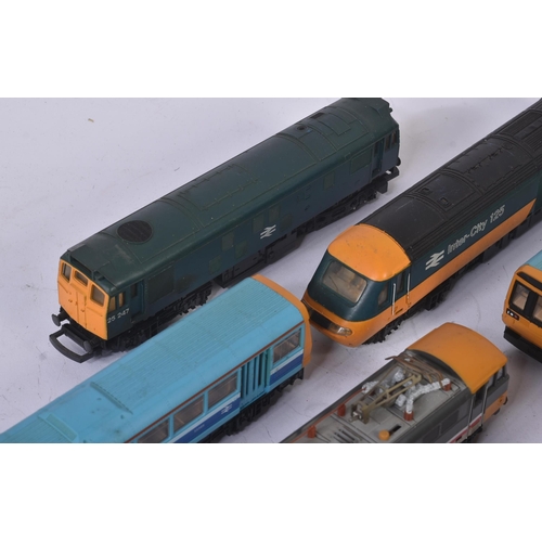 324 - A collection of assorted Hornby OO gauge model railway trainset diesel locomotive engines comprising... 