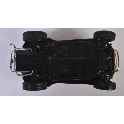 335 - An original Franklin Mint 1/24 scale diecast model of The Meyers Manx Dune Buggy. The model appearin... 