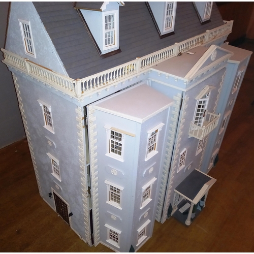 347 - Doll's House - Large Georgian Manor With Garden - a Georgian style dolls house in the form of a larg... 