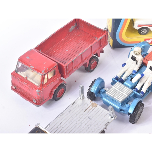 364 - A collection of assorted vintage Dinky Toys and Corgi Toys diecast model cars and other vehicles. Ex... 