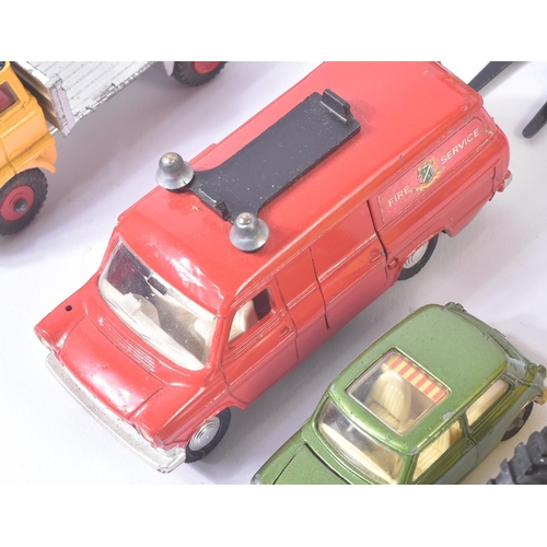 364 - A collection of assorted vintage Dinky Toys and Corgi Toys diecast model cars and other vehicles. Ex... 