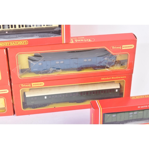 368 - A collection of assorted Triang / Hornby OO gauge model railway trainset locomotive rolling stock co... 