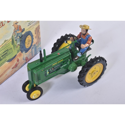 372 - An original Franklin Mint boxed tinplate clockwork model John Deere Model ' B ' Tractor. The model w... 