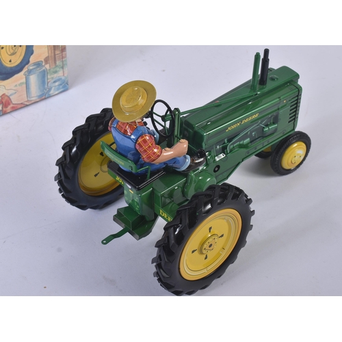 372 - An original Franklin Mint boxed tinplate clockwork model John Deere Model ' B ' Tractor. The model w... 