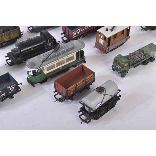 379 - A collection of assorted OO gauge model railway trainset locomotive engine rolling stock wagons alon... 