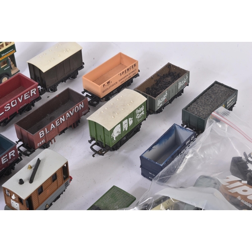 379 - A collection of assorted OO gauge model railway trainset locomotive engine rolling stock wagons alon... 