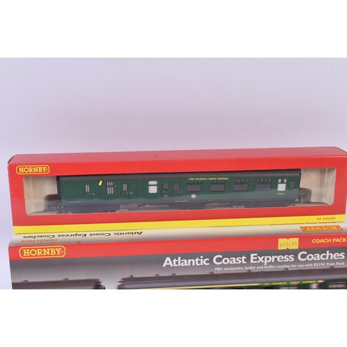38 - An original Hornby OO gauge model railway locomotive trainset No. R4140 Atlantic Coast Express Coach... 