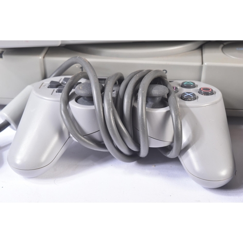 385 - Retro Gaming - a vintage PS Playstation video game console bundle comprising x4 original Playstation... 