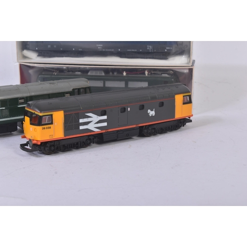 393 - A collection of x4 assorted OO gauge model railway diesel trainset locomotive engines comprising; Li... 