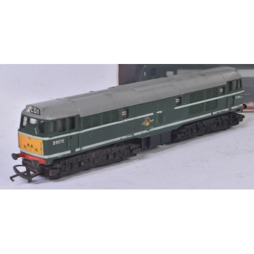 393 - A collection of x4 assorted OO gauge model railway diesel trainset locomotive engines comprising; Li... 