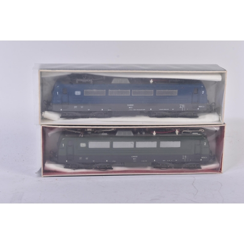 393 - A collection of x4 assorted OO gauge model railway diesel trainset locomotive engines comprising; Li... 