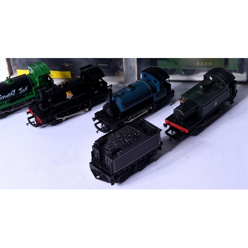 398 - A collection of assorted OO gauge model railway trainset locomotive engines. Largely Hornby examples... 