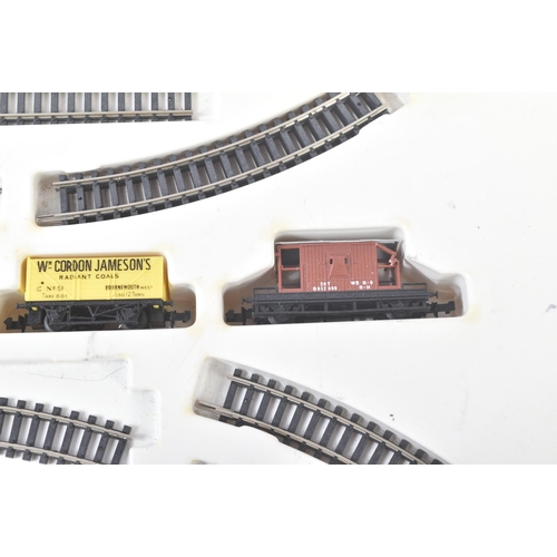 42 - An original vintage Hornby Minitrix N gauge model railway trainset locomotive set No. 101 Goods Set.... 