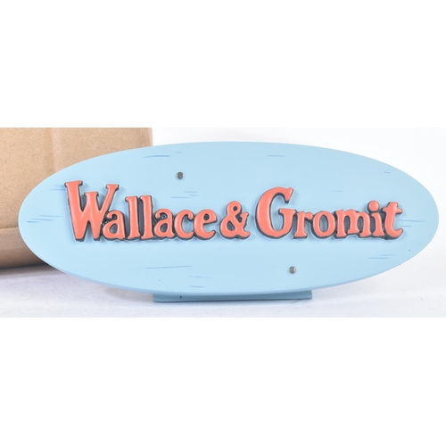 434 - Wallace & Gromit - Robert Harrop - WGFG03 'Collection Plaque '. Highly detailed resin figure / statu... 