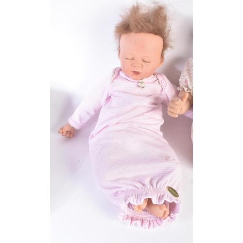 487 - Dolls - Ashton Drake - a collection of x3 'lifelike' baby dolls (likely) by Ashton Drake. Includes; ... 